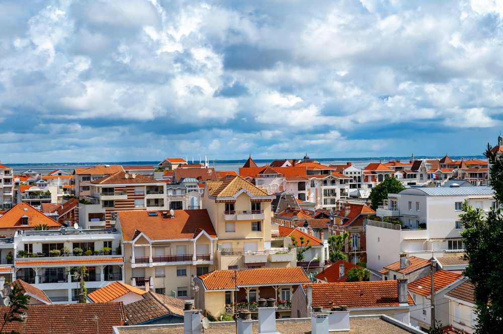 Walking,In,Sunny,Arcachon,,Vacation,Destination,Town,On,Atlantic,Coast